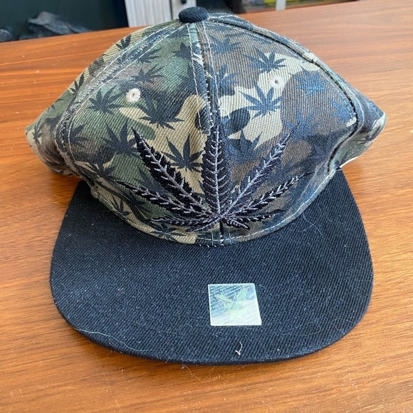 Camouflage Mary Janes Marijuana Hat - Picture 2 of 4